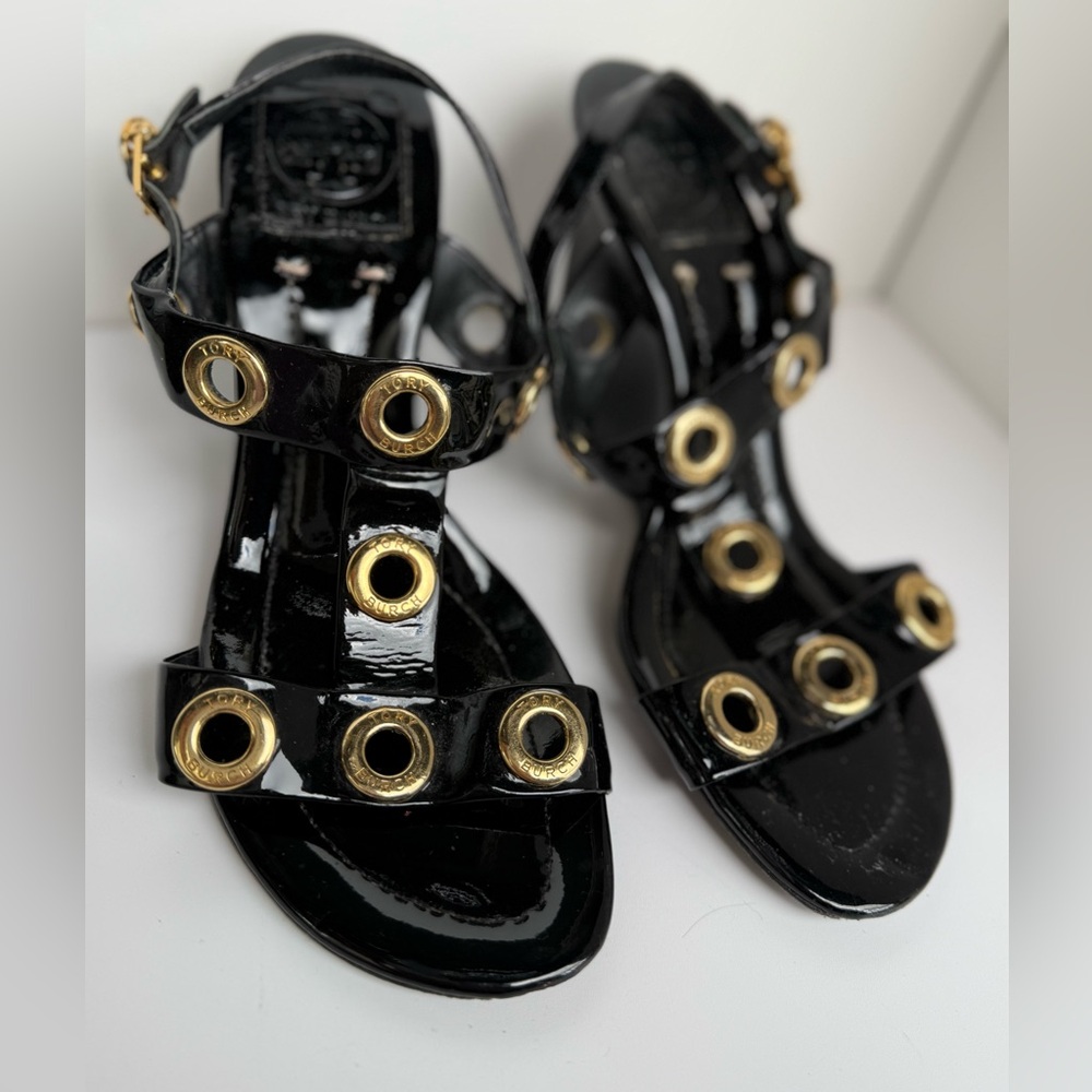 TORY BURCH Kathryn Black Patent Leather Gold Rivet Wedge Heel Sandals Size 7.5 - Picture 8 of 16